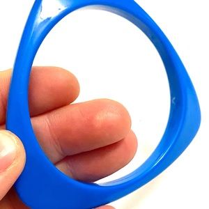 Vintage Jewelry - Vintage blue plastic triangular bangle bracelet Vintage Jewelry - Vintage blue plastic triangular bangle bracelet